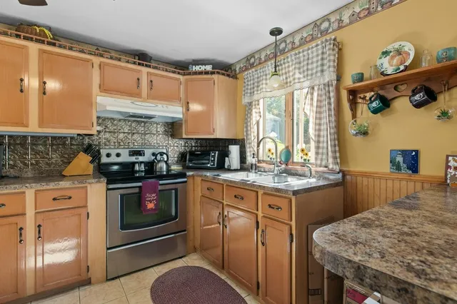 $469,900 | 102 Hayden Avenue, Tiverton, RI 02878