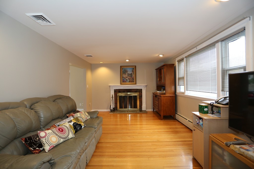 12 Sorrel Road Concord, MA 01742 - Photo 4 of 18 Gallery Image 4