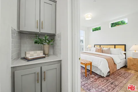 $949,000 | 3214 Shasta Circle South, Los Angeles, CA 90065