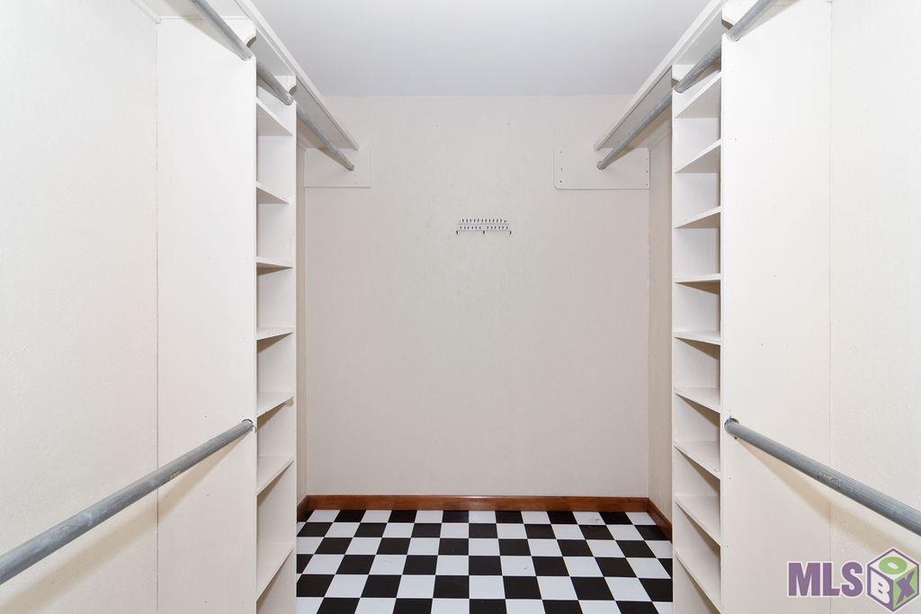 37061 Caraway Road Denham Springs, LA 70706 - Photo 16 of 24 Master Closet