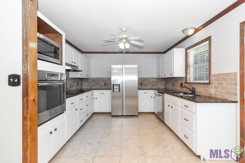 37061 Caraway Road Denham Springs, LA 70706 - Photo 8 of 24 Kitchen