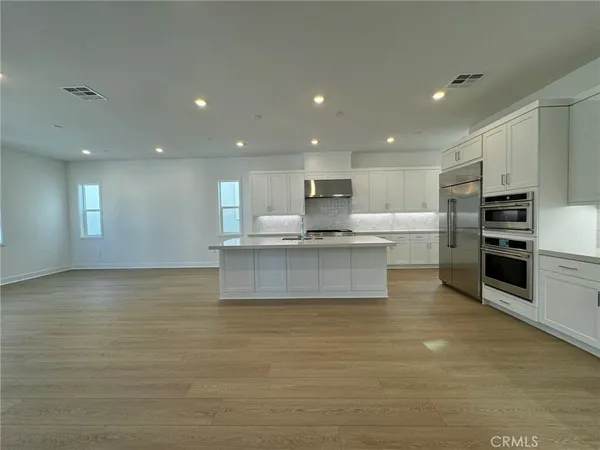 $5,500 | 114 Seep, Irvine, CA 92618