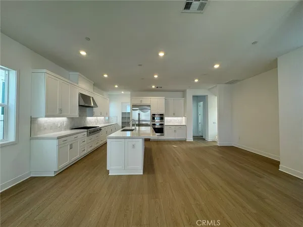 $5,500 | 114 Seep, Irvine, CA 92618