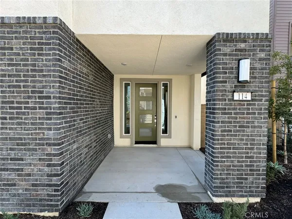 $5,500 | 114 Seep, Irvine, CA 92618