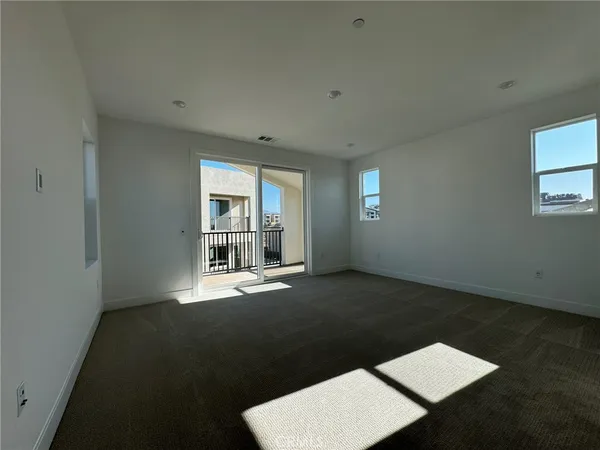 $5,500 | 114 Seep, Irvine, CA 92618