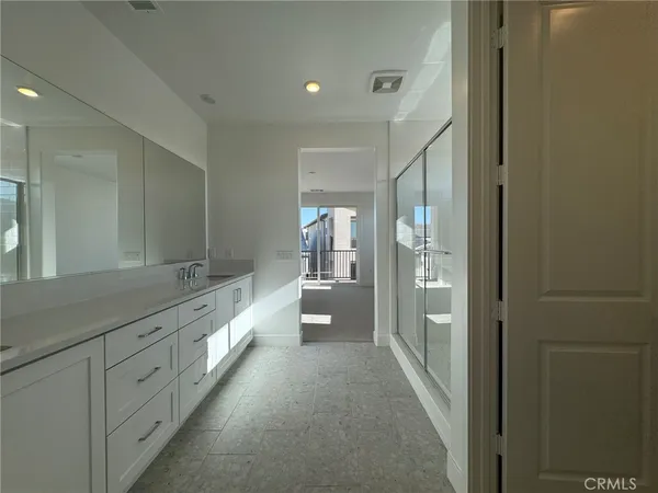 $5,500 | 114 Seep, Irvine, CA 92618