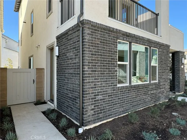$5,500 | 114 Seep, Irvine, CA 92618