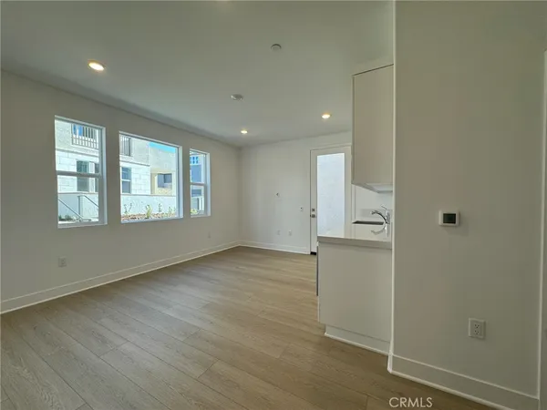 $5,500 | 114 Seep, Irvine, CA 92618