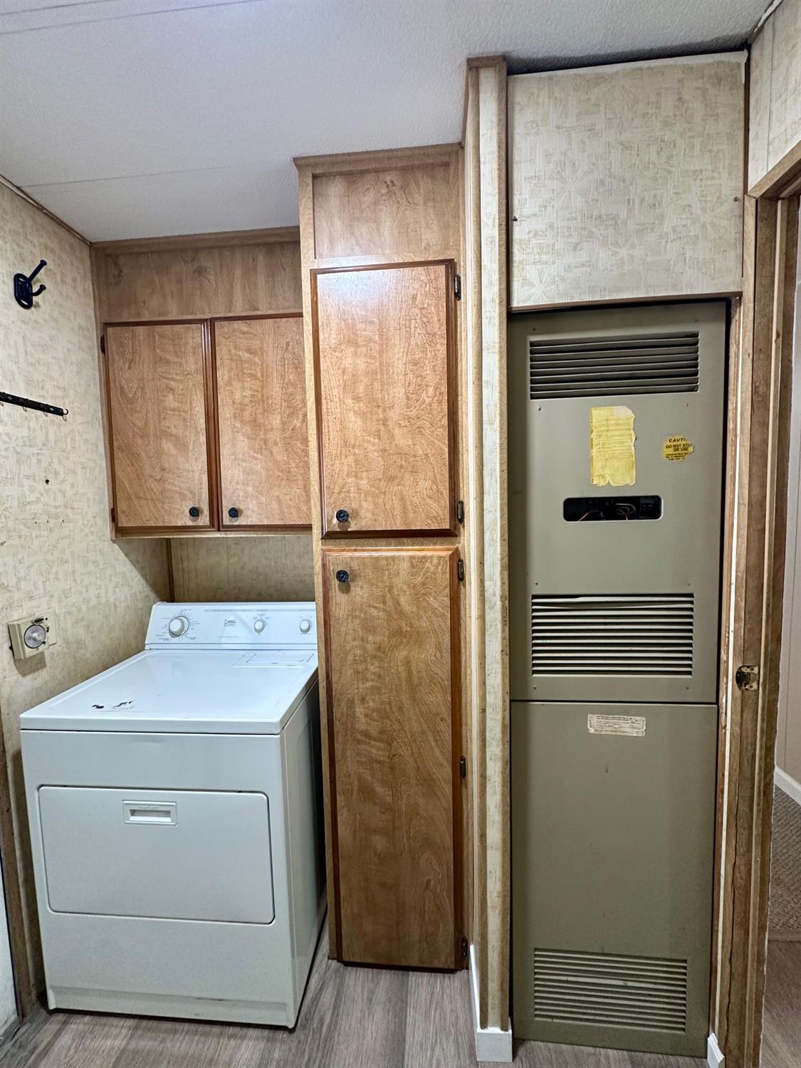 1200 South Carpenter Road, Unit 105 Modesto, CA 95351 - Photo 15 of 38 a utility room with cabinets washer and dryer