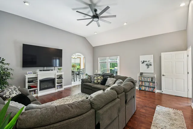 $555,000 | 1020 Gladys Avenue, Morris, IL 60450