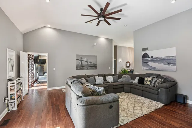 $555,000 | 1020 Gladys Avenue, Morris, IL 60450