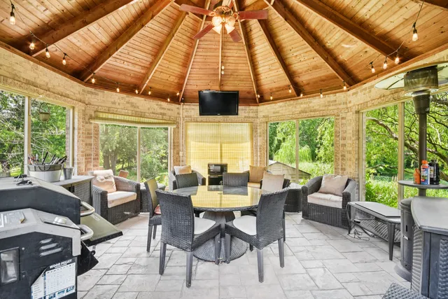 $555,000 | 1020 Gladys Avenue, Morris, IL 60450