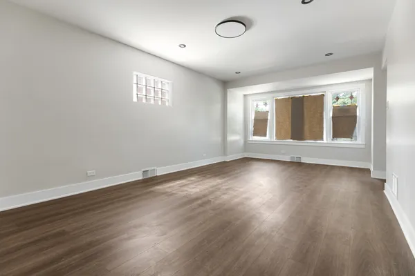 $328,000 | 8647 South Kingston Avenue, Chicago, IL 60617