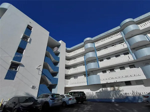 $2,150 | 7900 Tatum Waterway Drive, Unit 405, Miami Beach, FL 33141