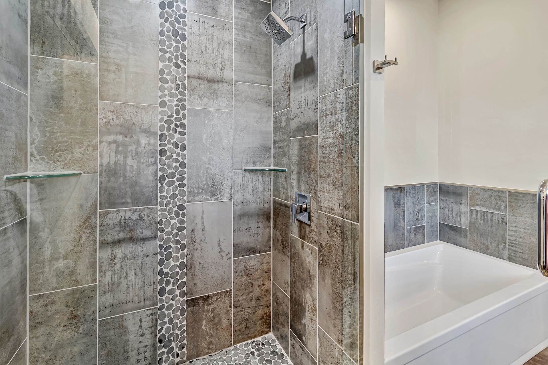 463 Red River Loop Clifton, CO 81520 - Photo 3 of 10 a bathroom with a shower and bathtub
