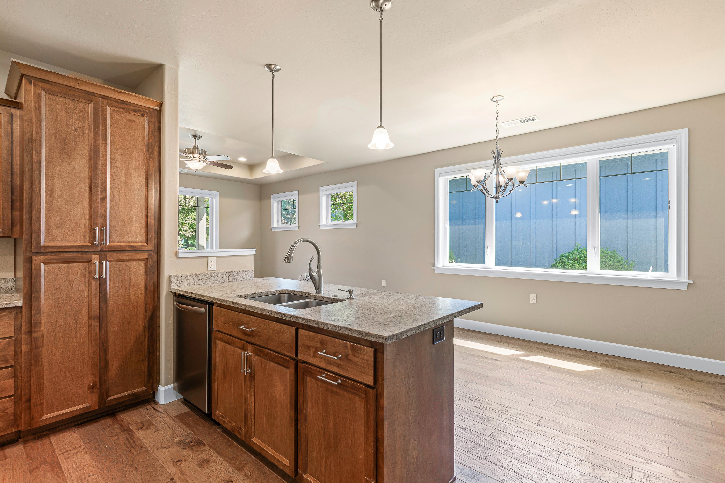 1175 Boulder Ridge Street Central Point, OR 97502 - Photo 7 of 30 7