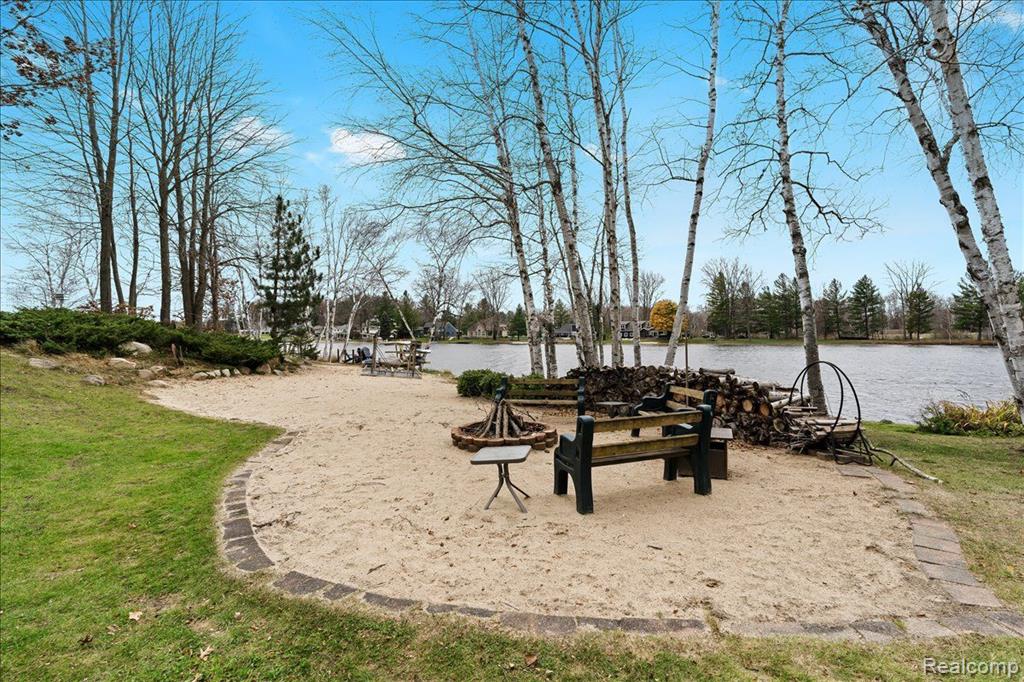 11297 East Royal Road Canadian Lakes, MI 49346 - Photo 6 of 77