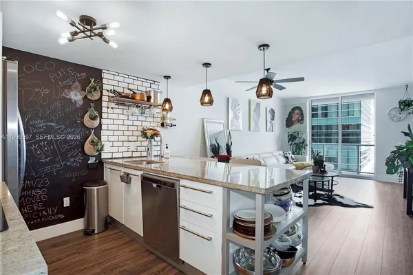 $3,750 | 185 Southwest 7th Street, Unit 2514, Miami, FL 33130