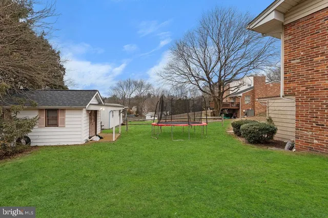 a view of a house with a backyard