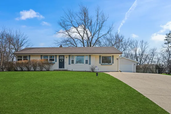 $440,000 | 28423 West Kelsey Court, Barrington, IL 60010