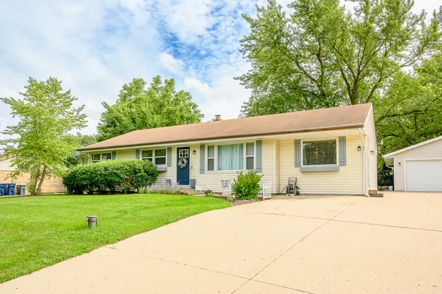 $440,000 | 28423 West Kelsey Court, Barrington, IL 60010