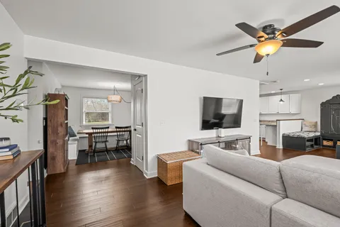 $440,000 | 28423 West Kelsey Court, Barrington, IL 60010