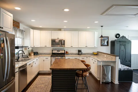 $440,000 | 28423 West Kelsey Court, Barrington, IL 60010