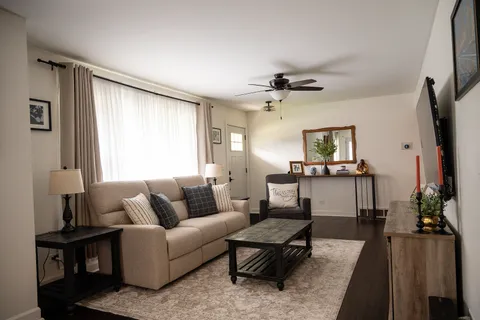 $440,000 | 28423 West Kelsey Court, Barrington, IL 60010