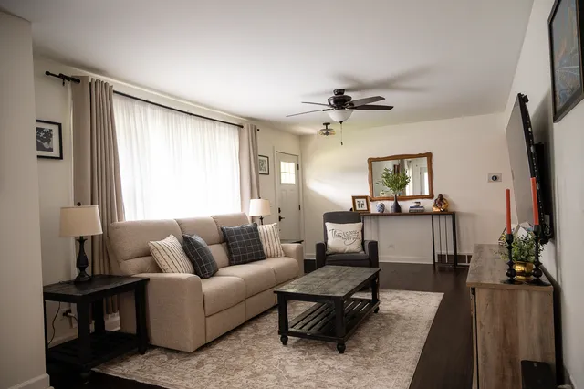 $440,000 | 28423 West Kelsey Court, Barrington, IL 60010