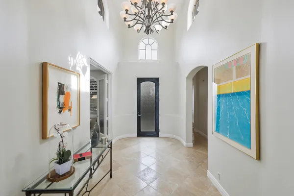 a view of entryway with livingroom