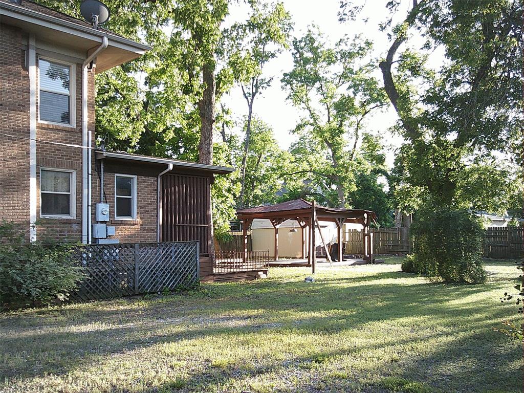 1007 North Center Street Bonham, TX 75418 - Photo 12 of 37 Back yard