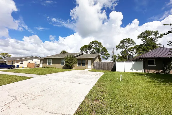 $2,400 | 6171 Heather Street, Jupiter, FL 33458
