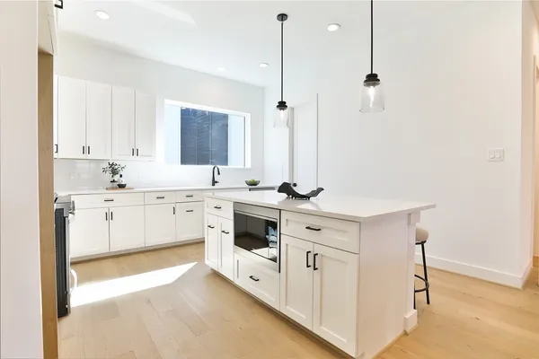 $3,900 | 1018A West 15th 1/2 Street, Unit B, Houston, TX 77008