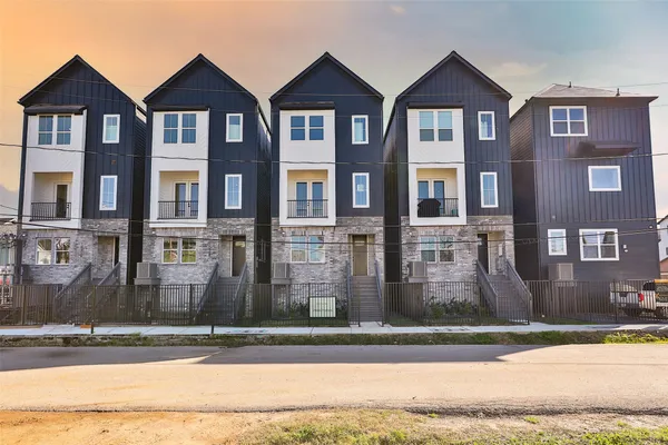 $3,900 | 1018A West 15th 1/2 Street, Unit B, Houston, TX 77008