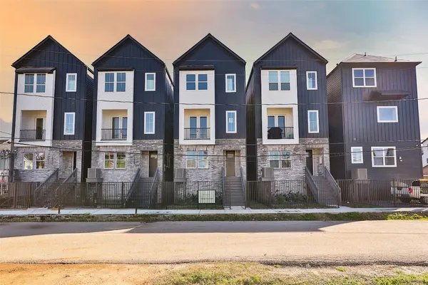 $3,900 | 1018A West 15th 1/2 Street, Unit B, Houston, TX 77008