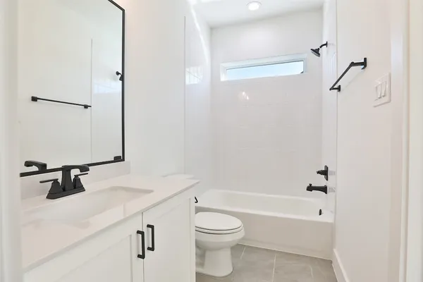 $3,900 | 1018A West 15th 1/2 Street, Unit B, Houston, TX 77008