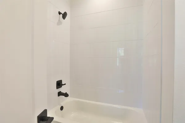 $3,900 | 1018A West 15th 1/2 Street, Unit B, Houston, TX 77008