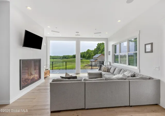 $925,000 | 218 Ridge Road, Stuyvesant, NY 12156