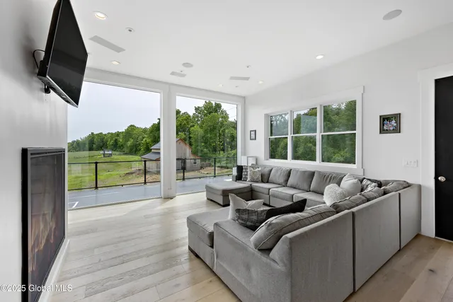 $925,000 | 218 Ridge Road, Stuyvesant, NY 12156