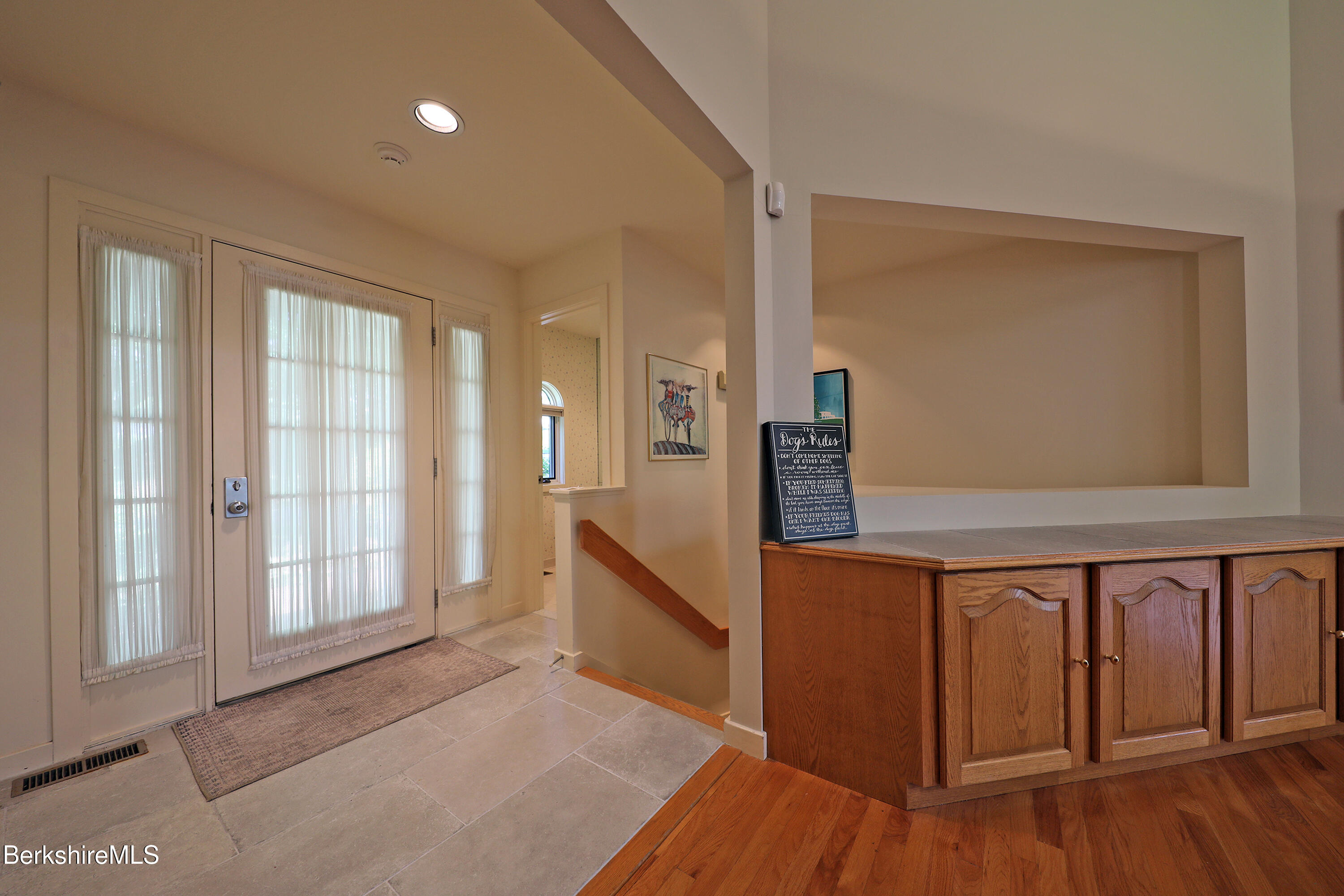 19 Hawthorne Road, Unit CV 7A Stockbridge, MA 01262 - Photo 6 of 64 ENTRY W/HALF GUEST BATH