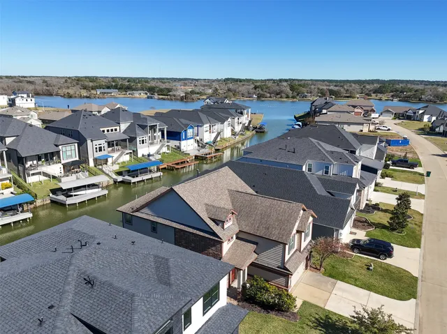 $629,760 | 10744 South Lake Mist Lane, Willis, TX 77318