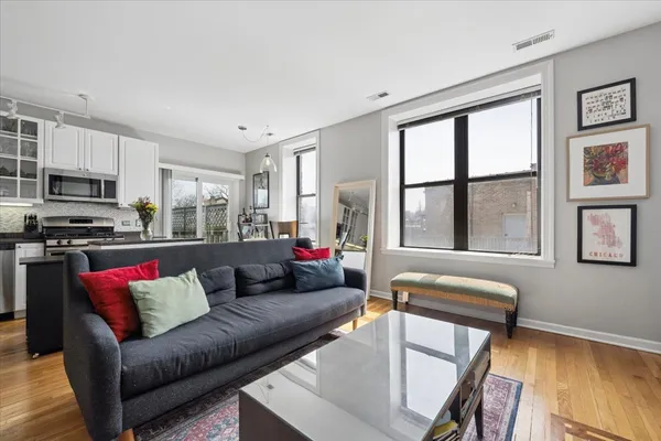 $435,000 | 1945 North Sheffield Avenue, Unit 303, Chicago, IL 60614