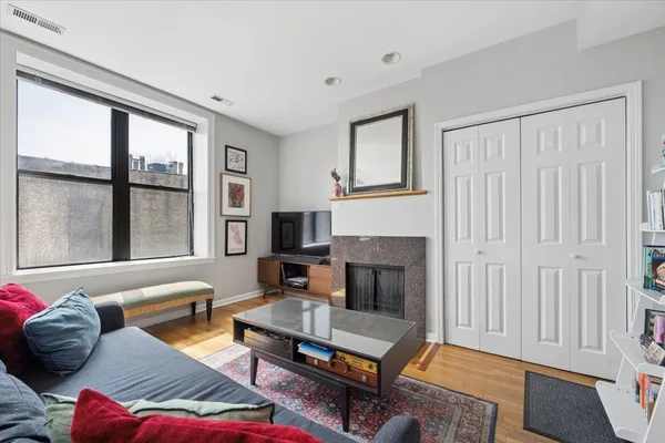 $435,000 | 1945 North Sheffield Avenue, Unit 303, Chicago, IL 60614