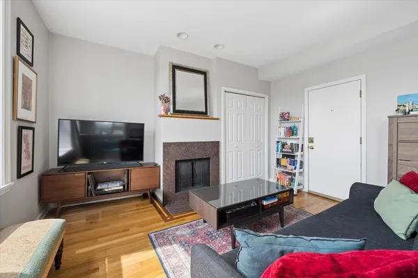 $435,000 | 1945 North Sheffield Avenue, Unit 303, Chicago, IL 60614