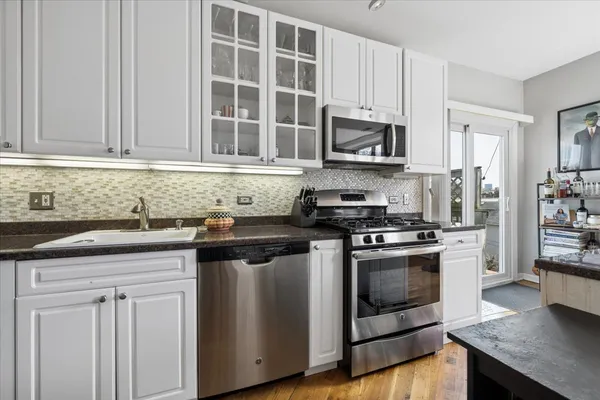 $435,000 | 1945 North Sheffield Avenue, Unit 303, Chicago, IL 60614