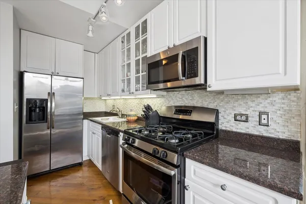 $435,000 | 1945 North Sheffield Avenue, Unit 303, Chicago, IL 60614