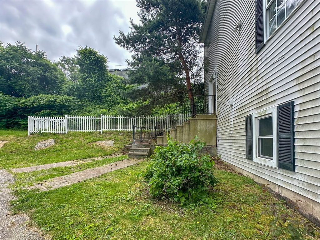 20 Groton Place Worcester, MA 01604 - Photo 3 of 15