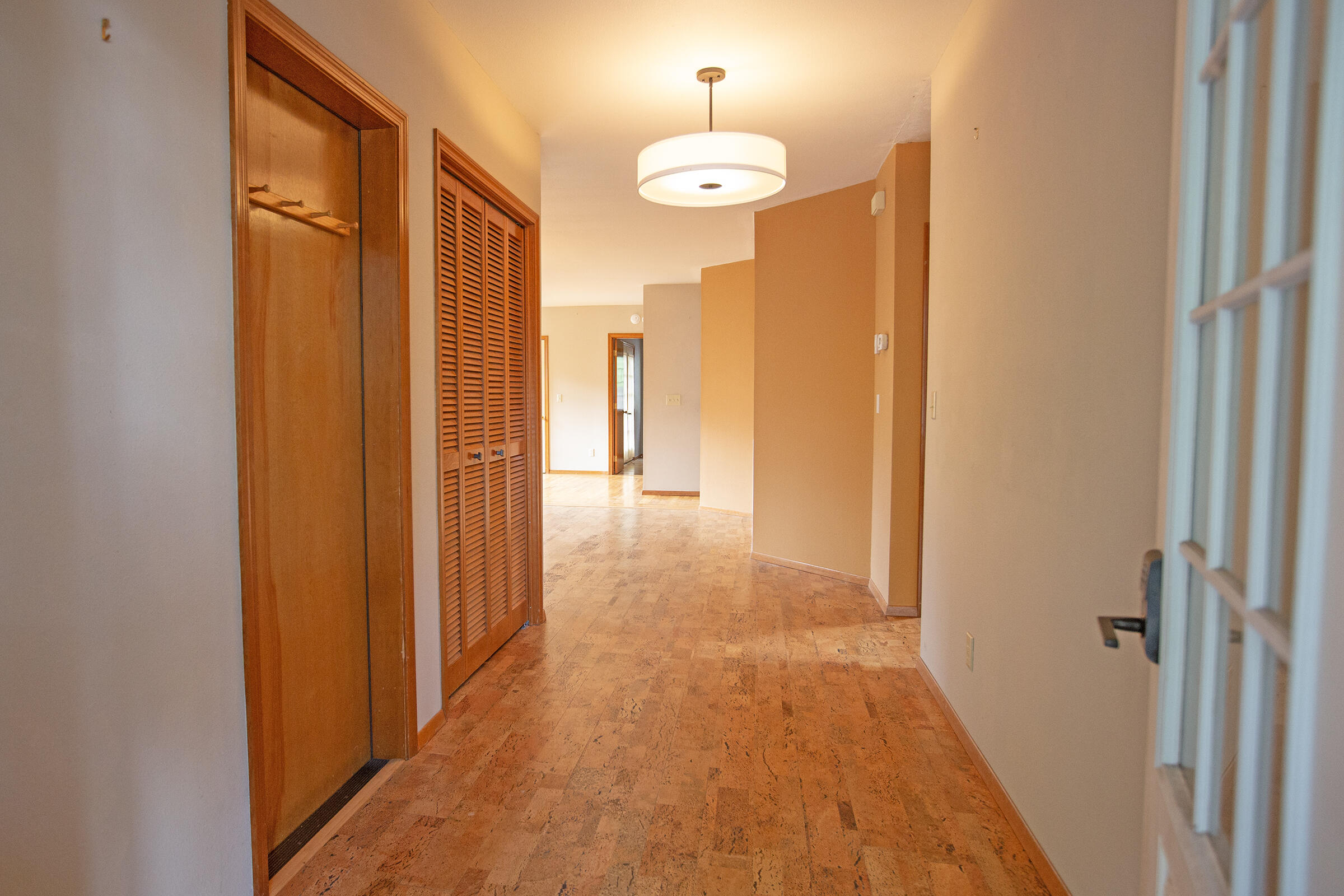 159 North Wightman Street Ashland, OR 97520 - Photo 5 of 22 Entry hall