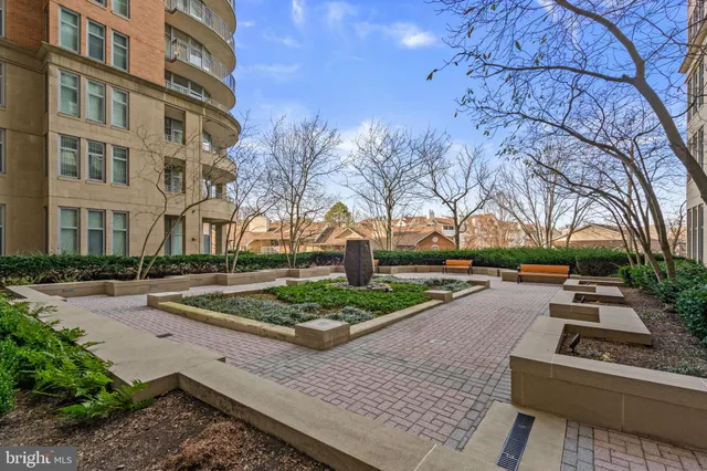 $555,000 | 8220 Crestwood Heights Drive, Unit 203, McLean, VA 22102