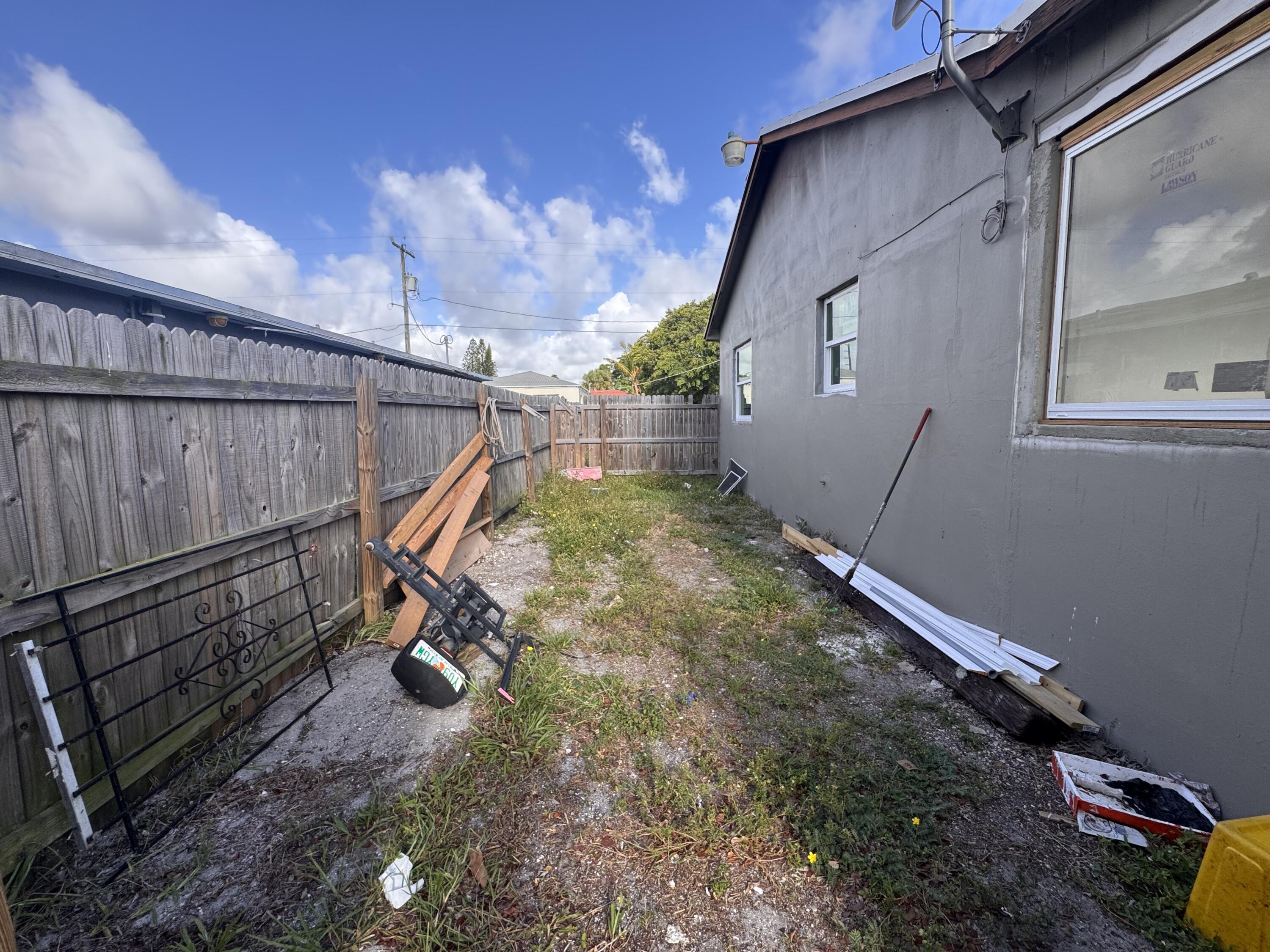 2513 Avenue East Riviera Beach, FL 33404 - Photo 11 of 11 IMG_8772